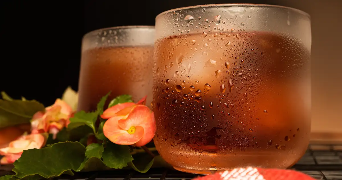 Two glasses of tea are sweating because of the increased indoor humidity.