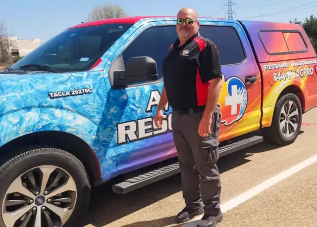 One of our highly qualified and dedicated AC repair technicians.